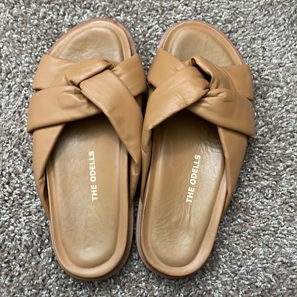 The Odells Puffy Slide in Biscuit size 37